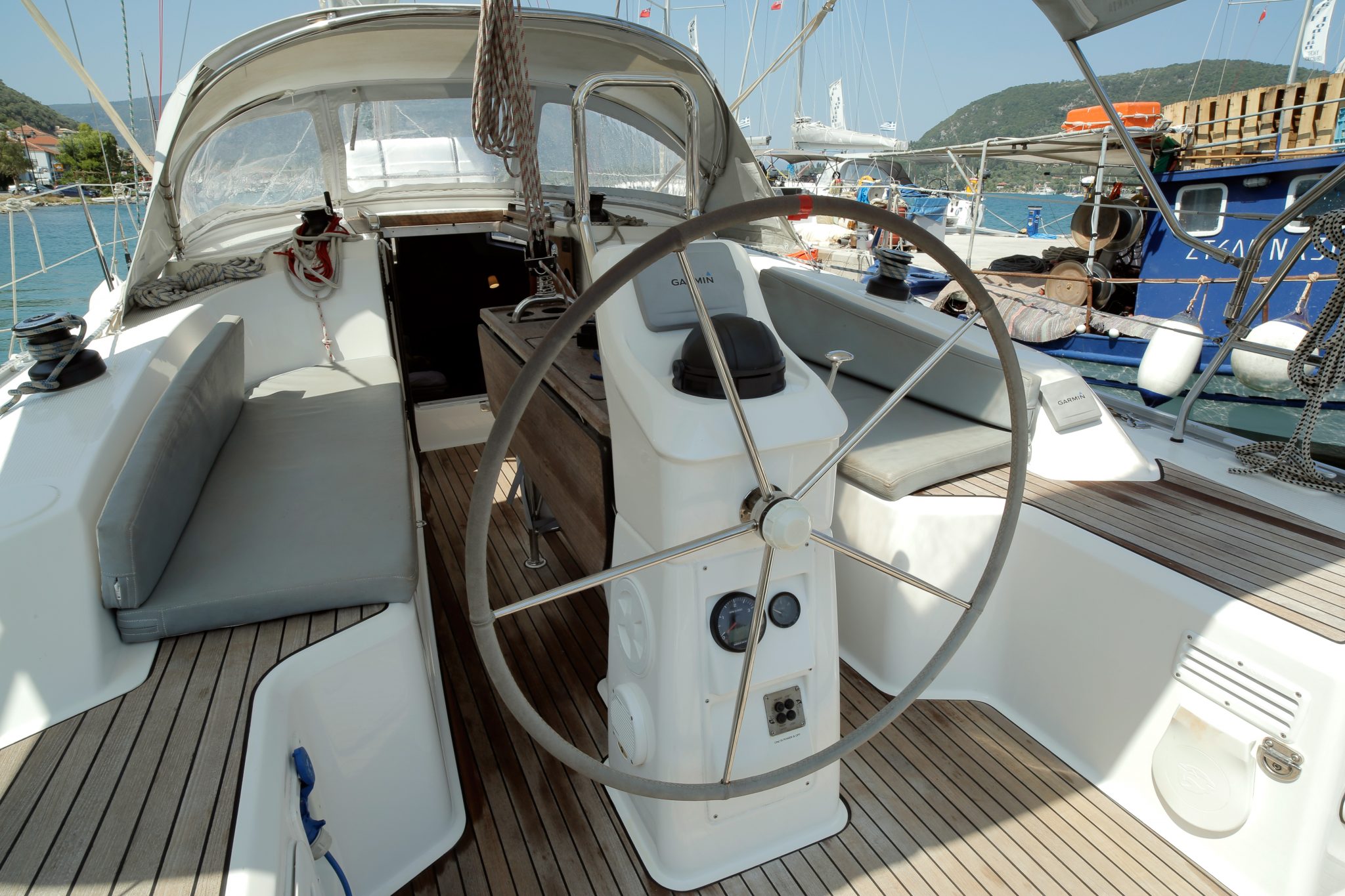 Bavaria 33