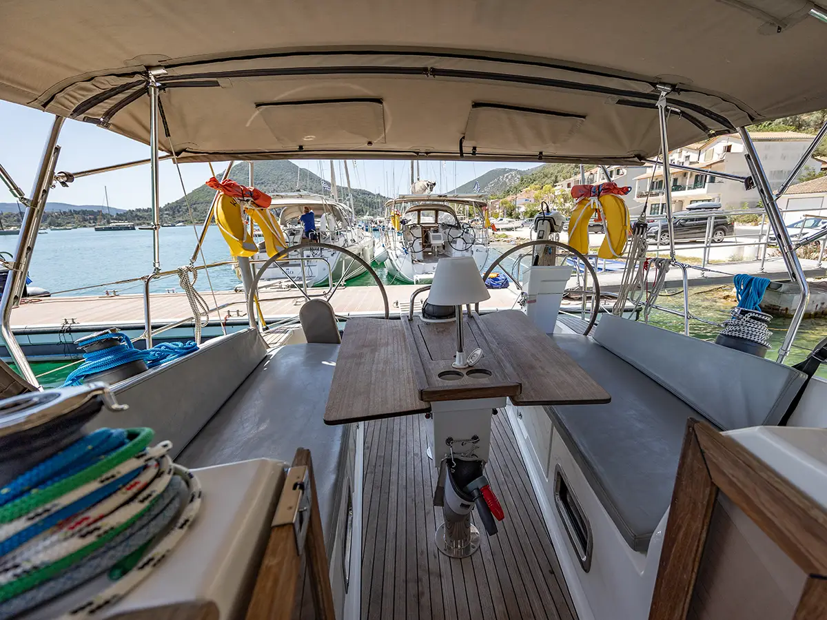 Bavaria 37