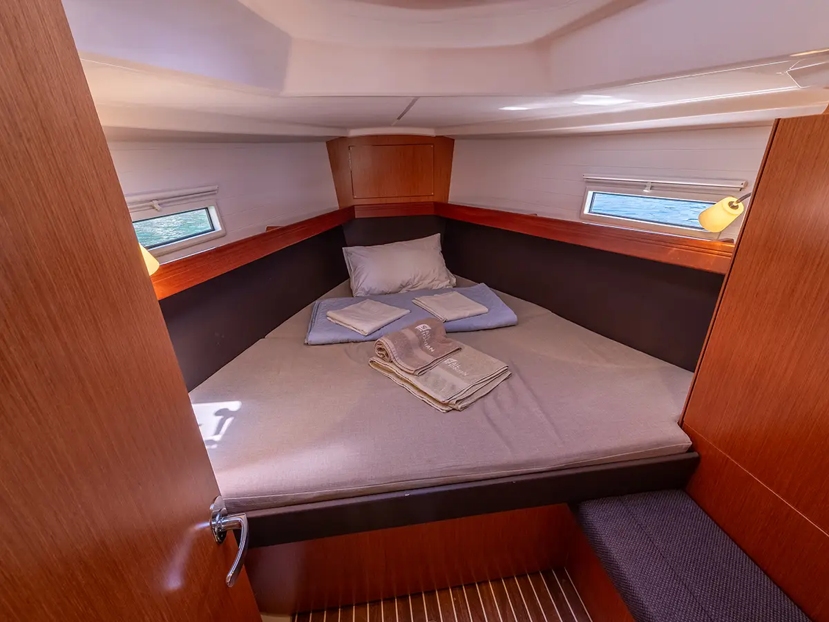 Bavaria 37