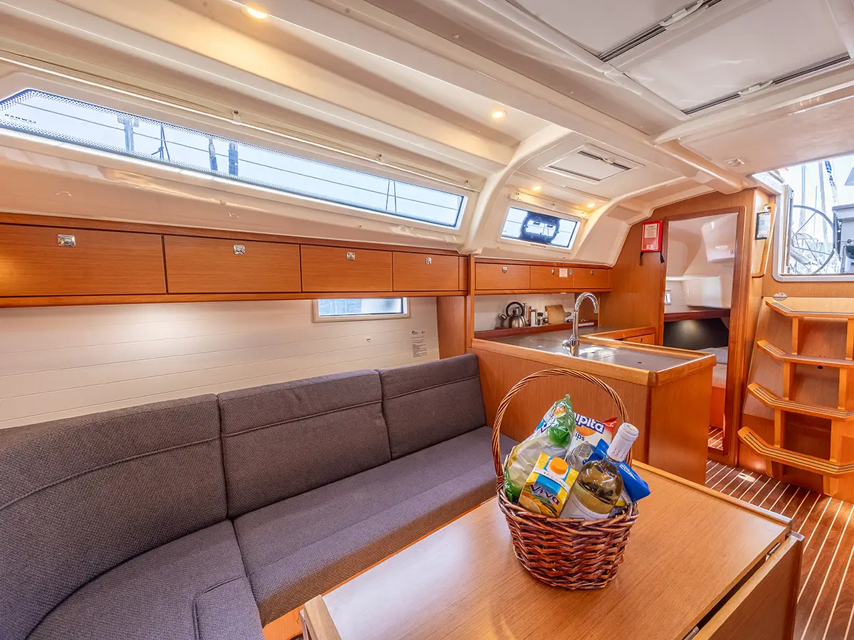 Bavaria 37