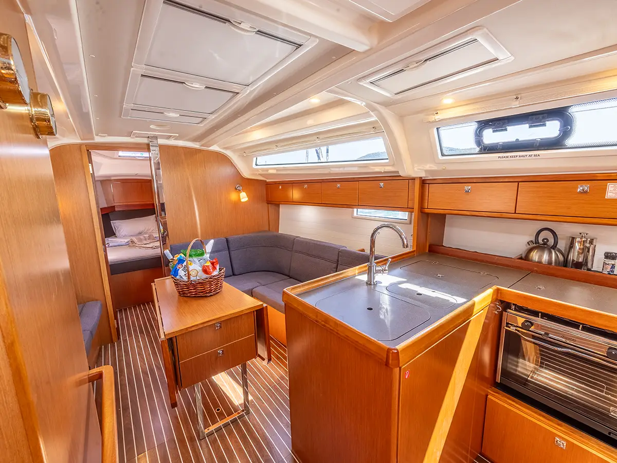 Bavaria 37