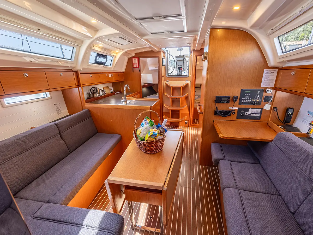 Bavaria 37