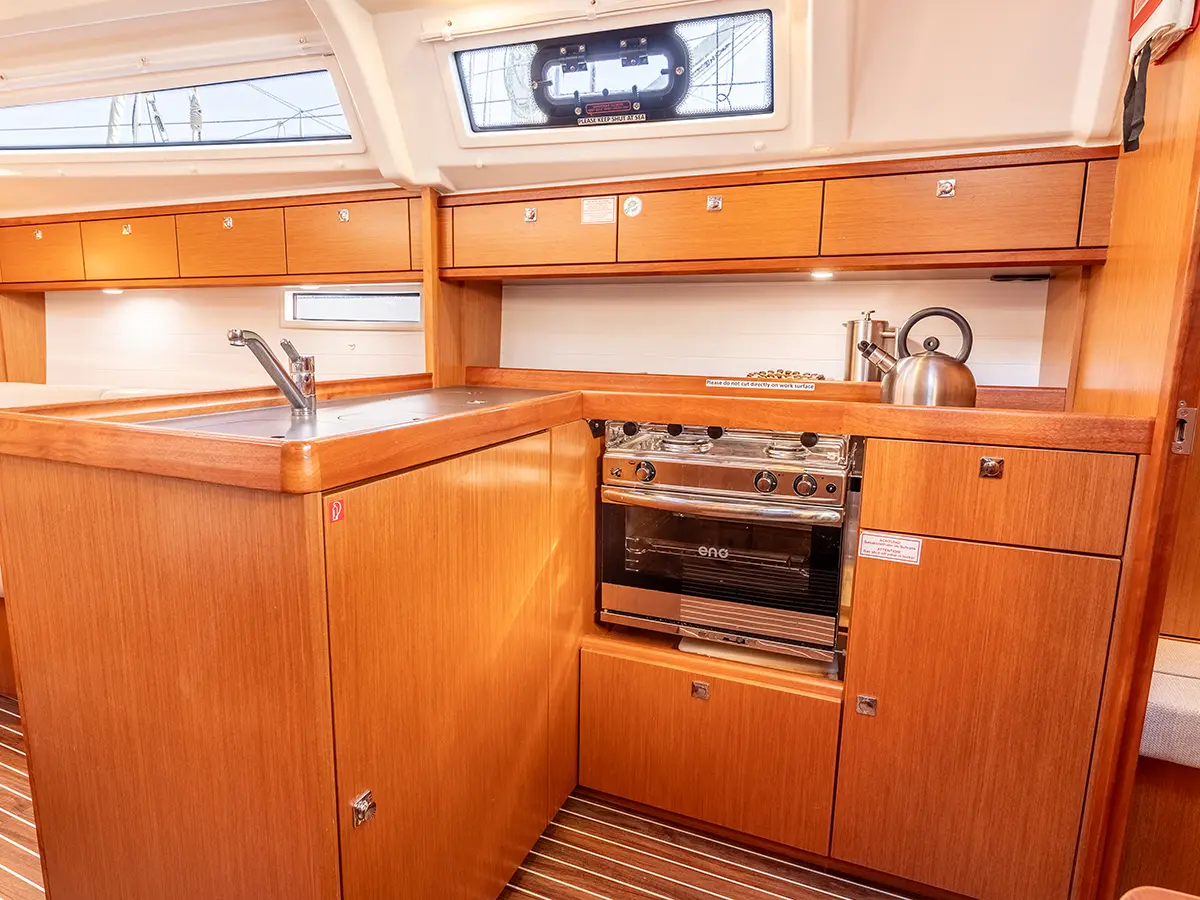 Bavaria 37
