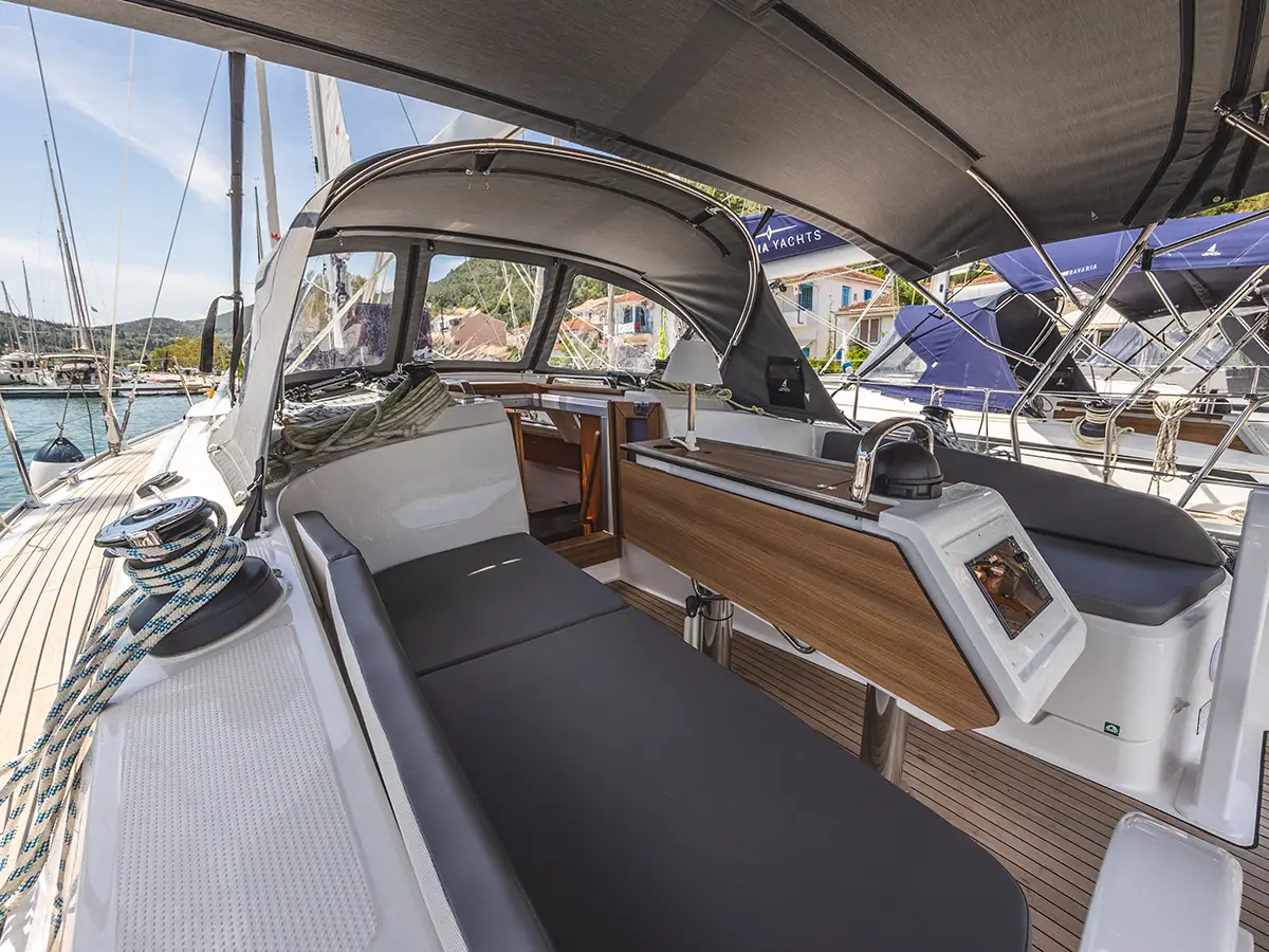 Bavaria 37