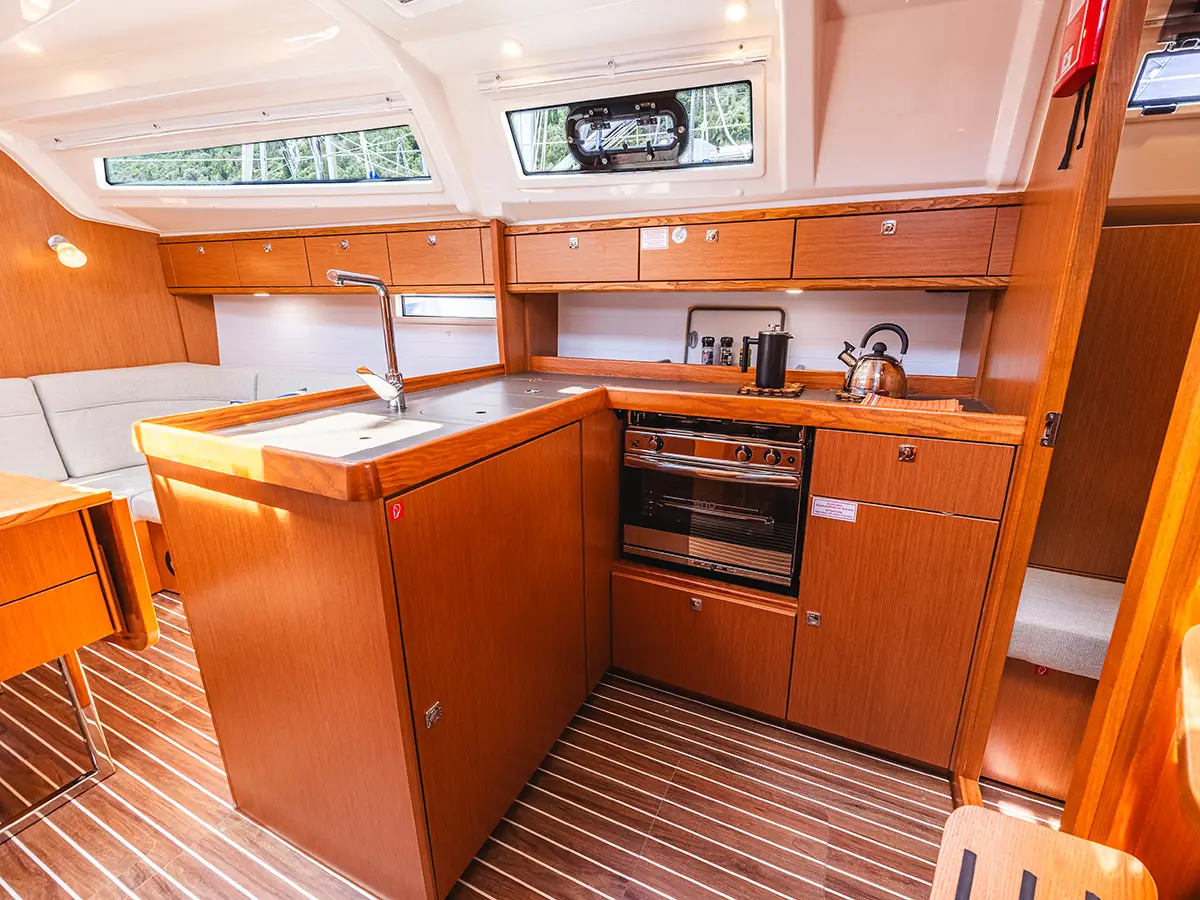 Bavaria 37