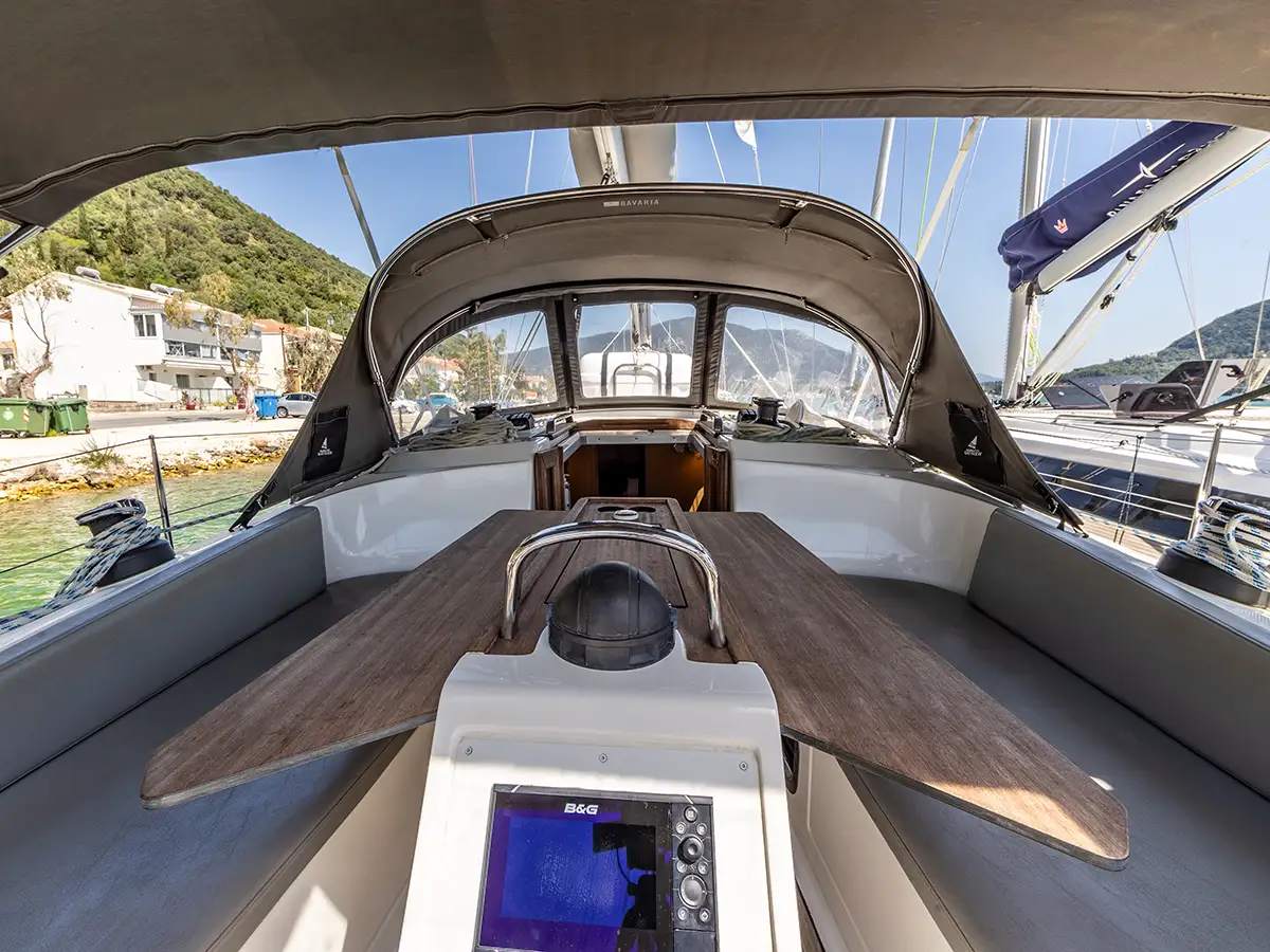 Bavaria 37