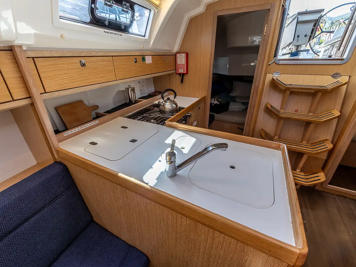 Bavaria 37