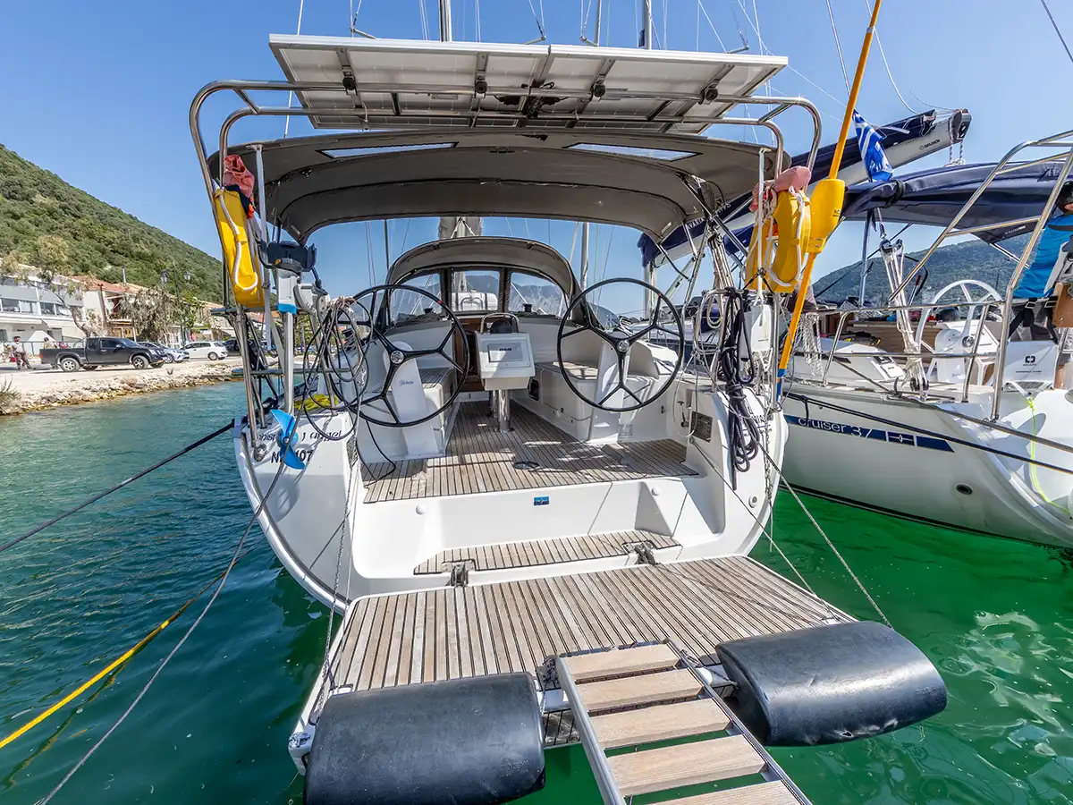 Bavaria 37