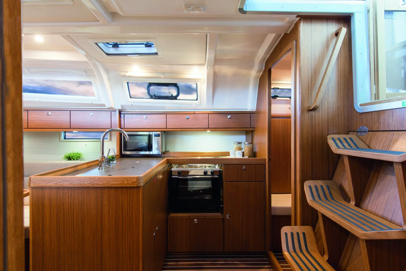 Bavaria 37