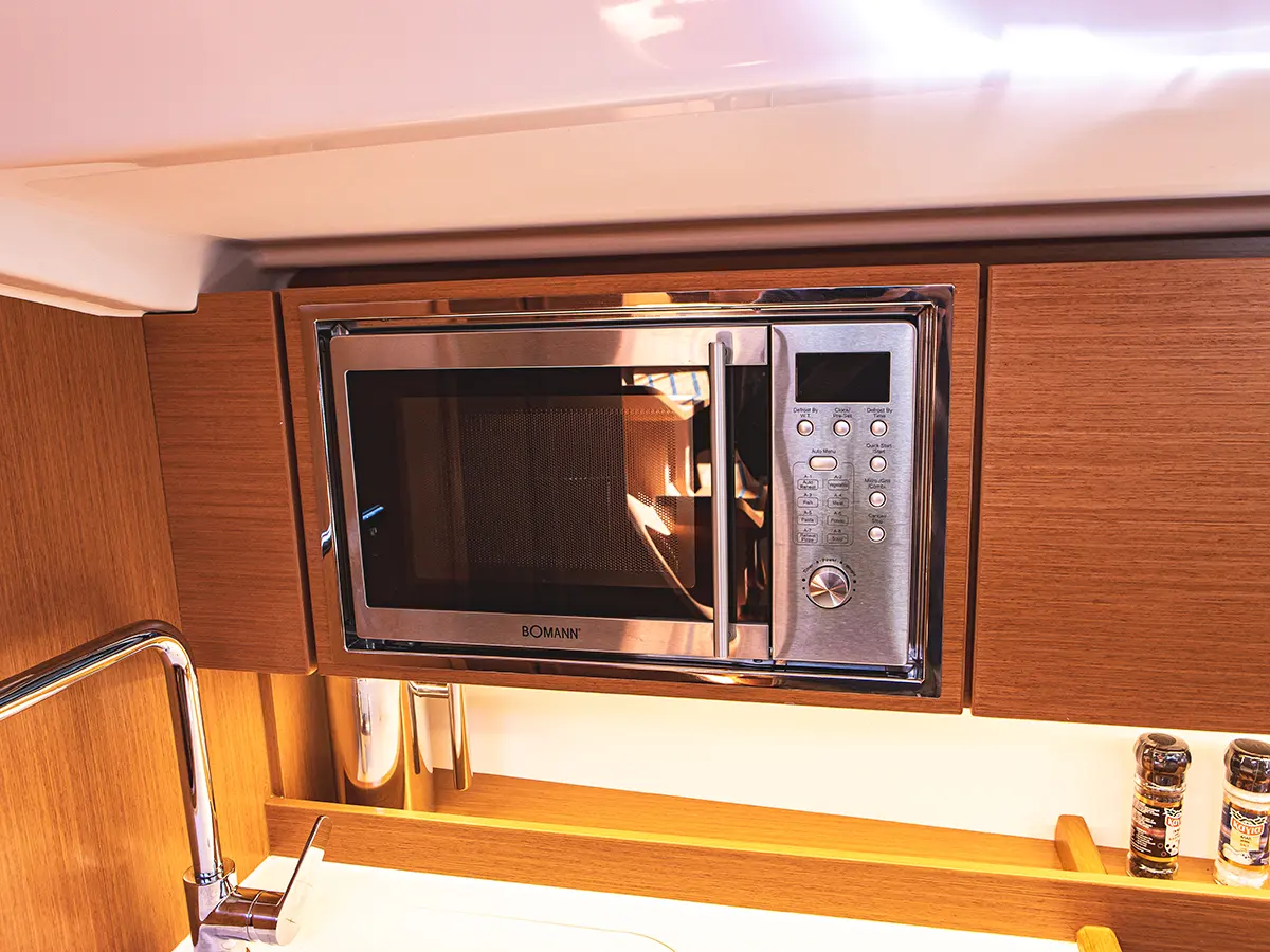 Bavaria C38