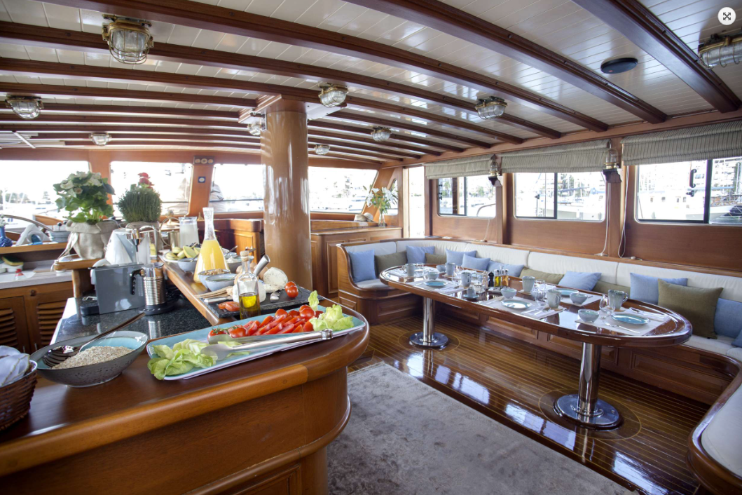 'Entre Cielos' 104 foot charter schooner