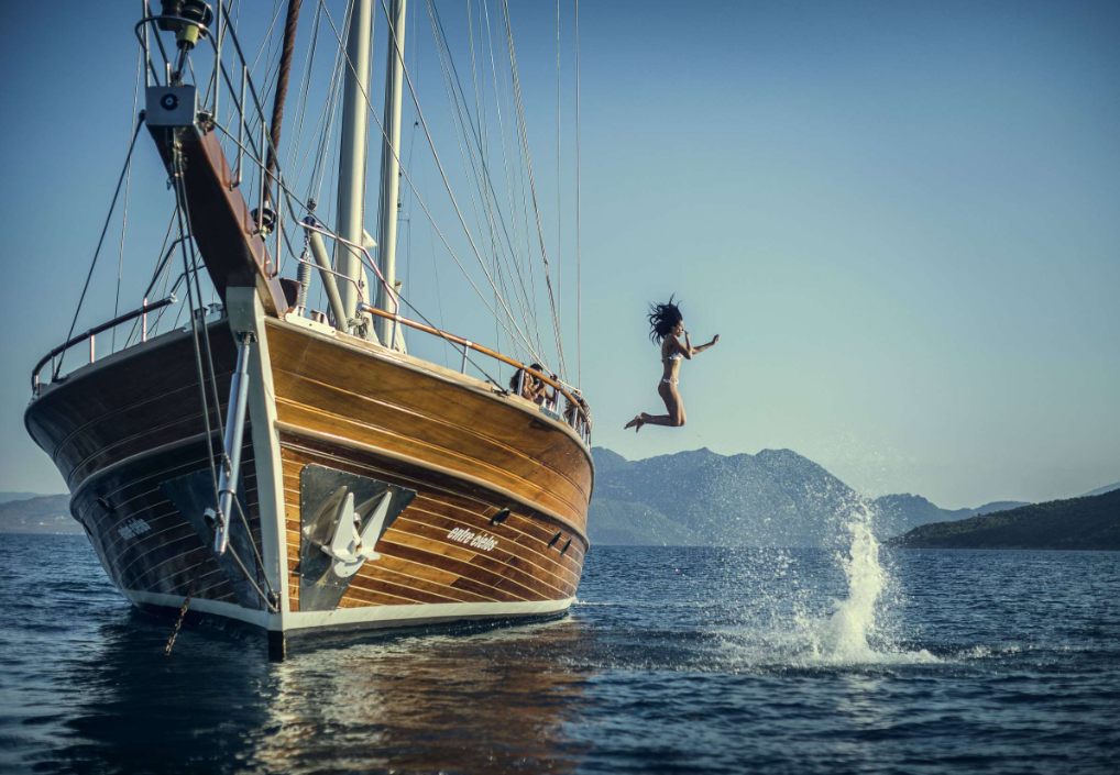 'Entre Cielos' 104 foot charter schooner