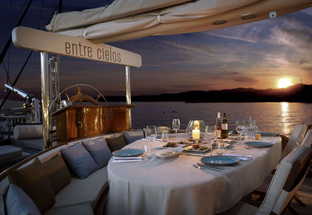 'Entre Cielos' 104 foot charter schooner