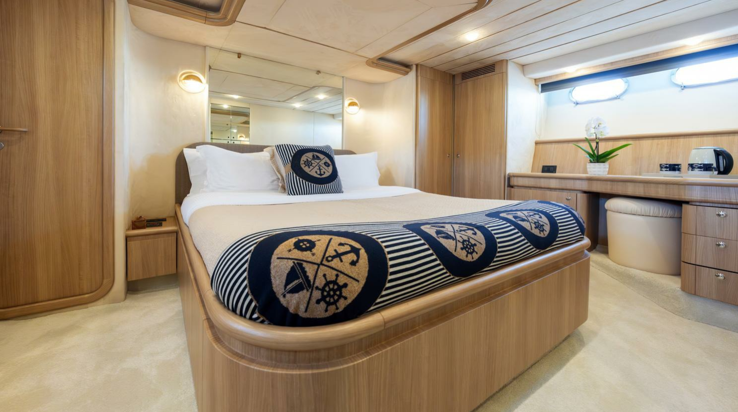 'Irene' Ferretti 68 classic motor yacht