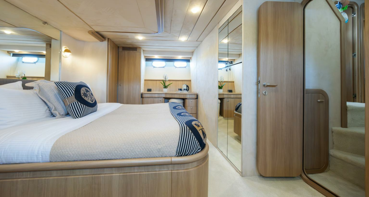'Irene' Ferretti 68 classic motor yacht