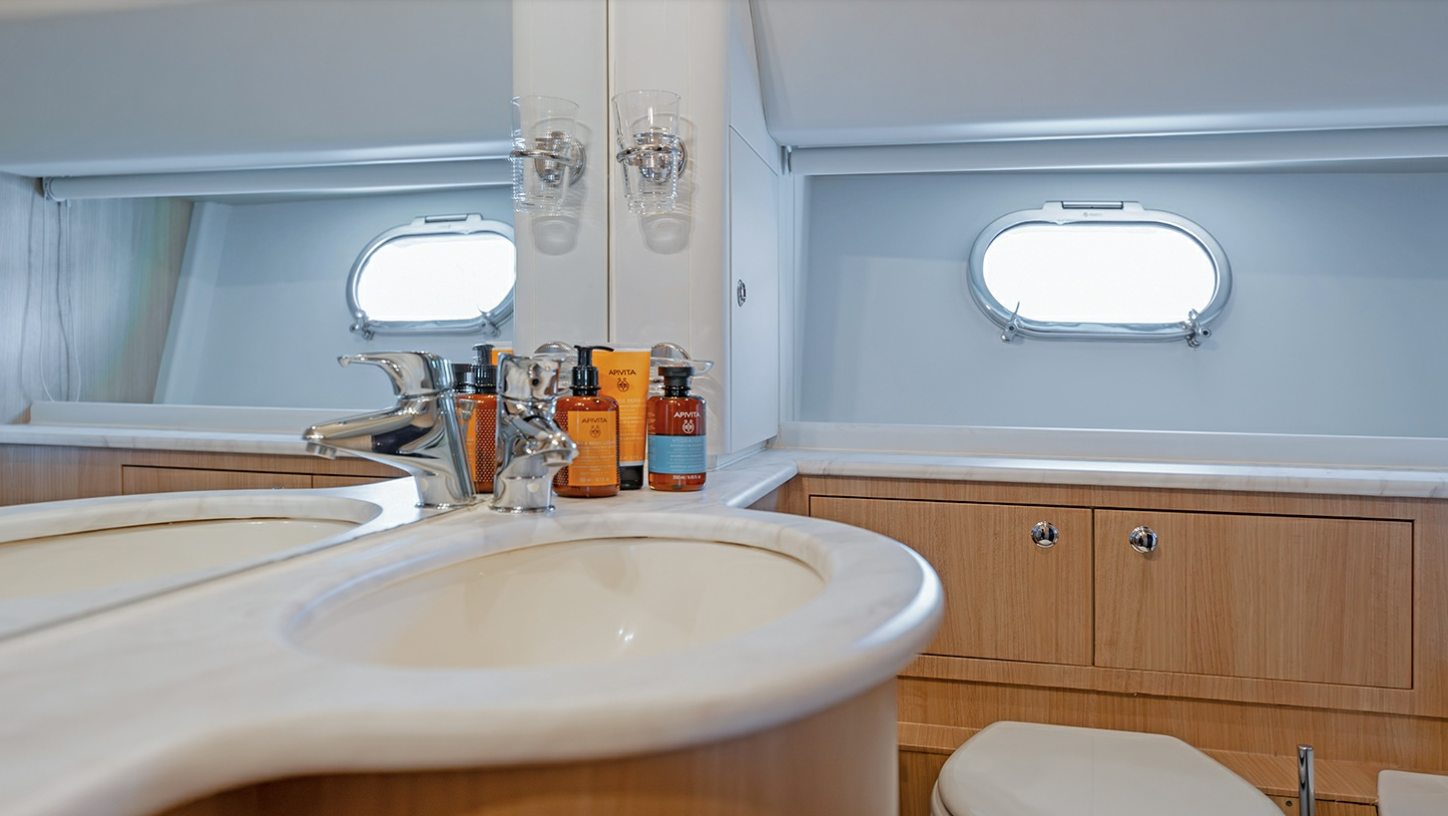 'Irene' Ferretti 68 classic motor yacht