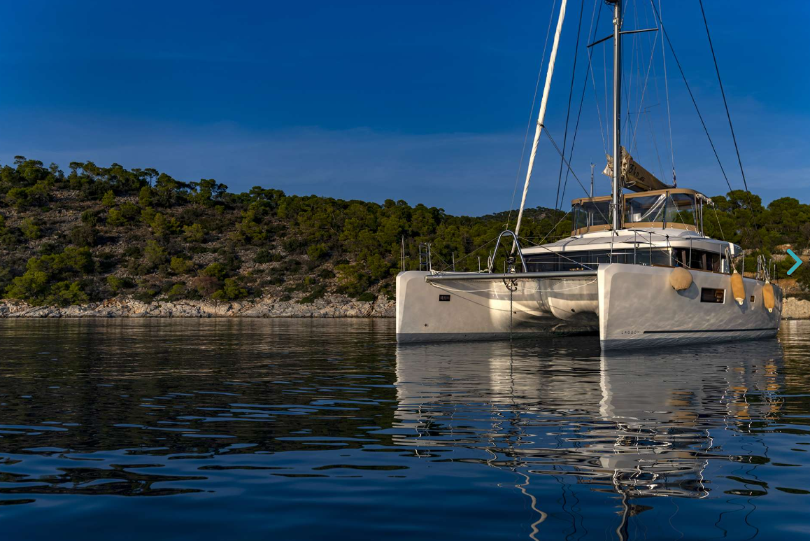 'Flo' Lagoon 52 crewed catamaran