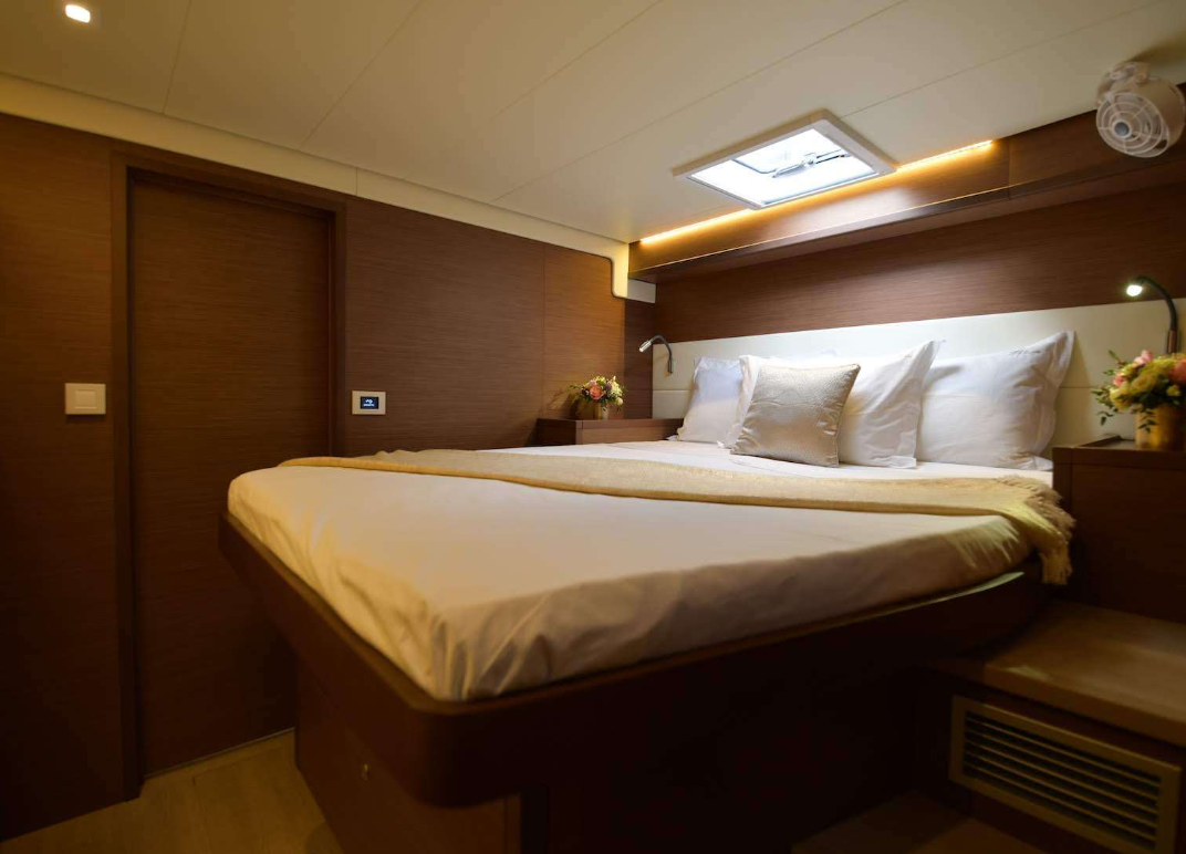 'Flo' Lagoon 52 crewed catamaran