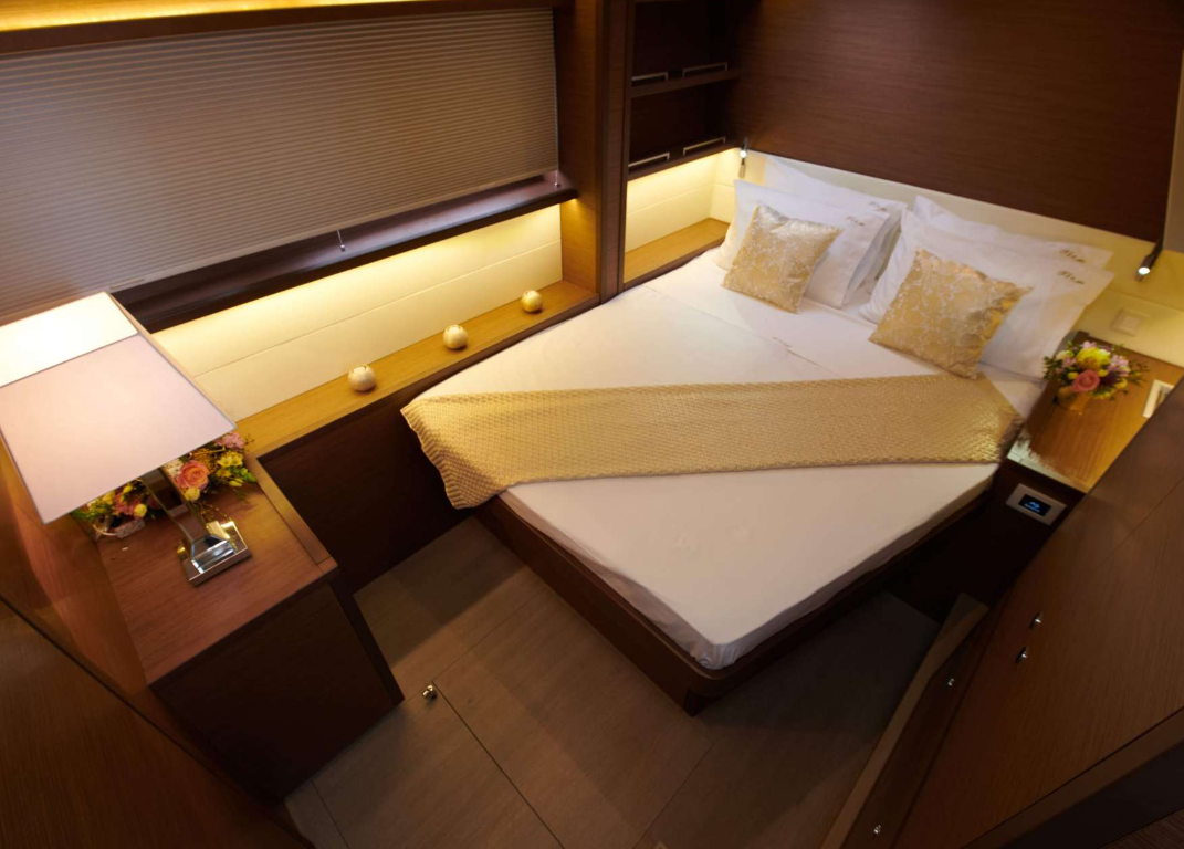'Flo' Lagoon 52 crewed catamaran