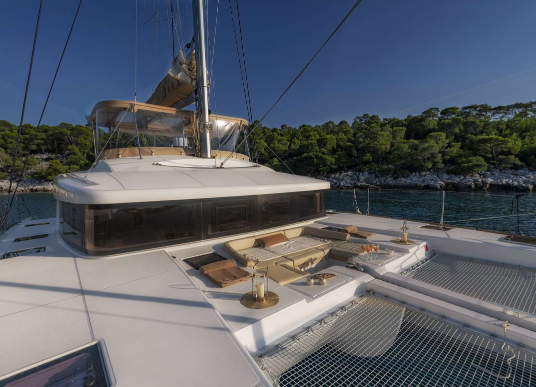 'Flo' Lagoon 52 crewed catamaran