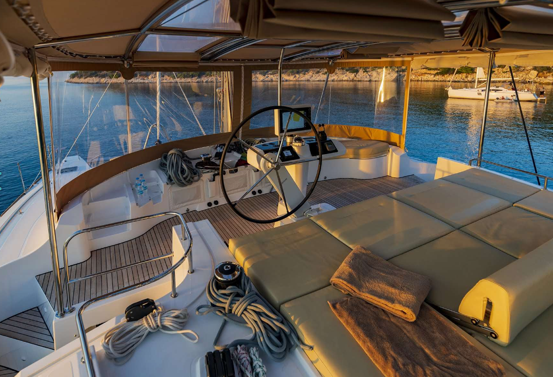 'Flo' Lagoon 52 crewed catamaran