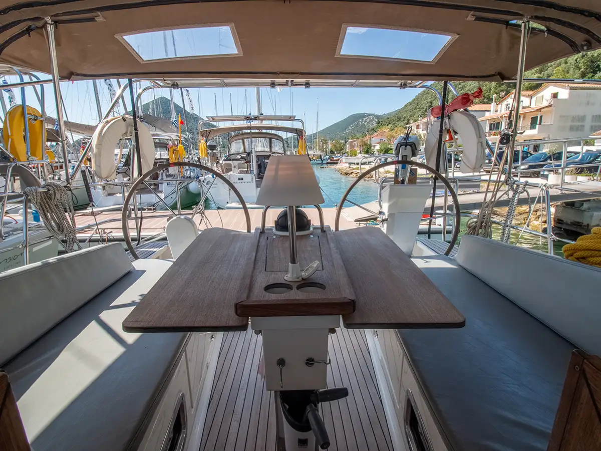 Bavaria 37