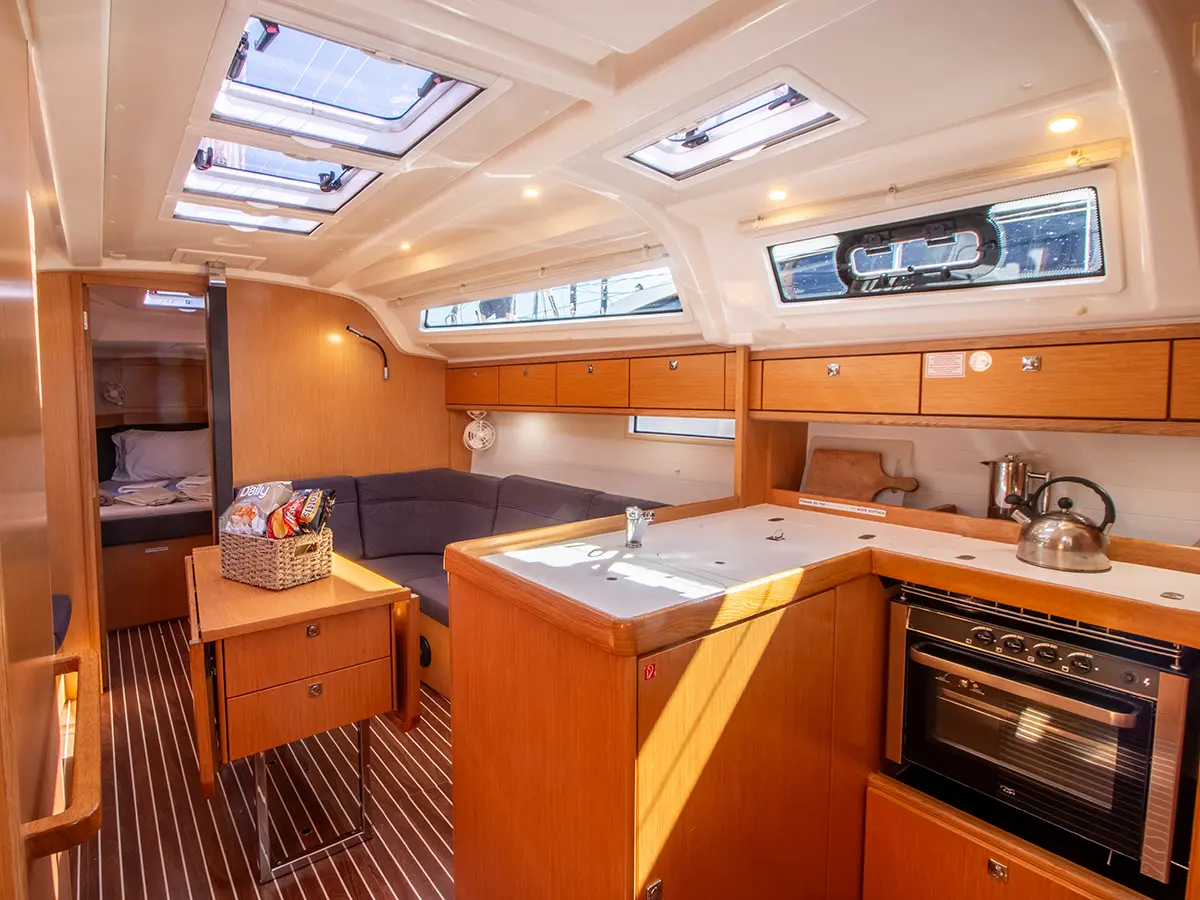 Bavaria 37