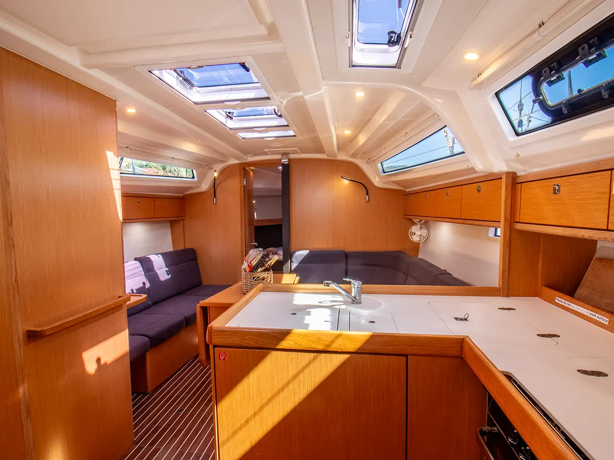 Bavaria 37