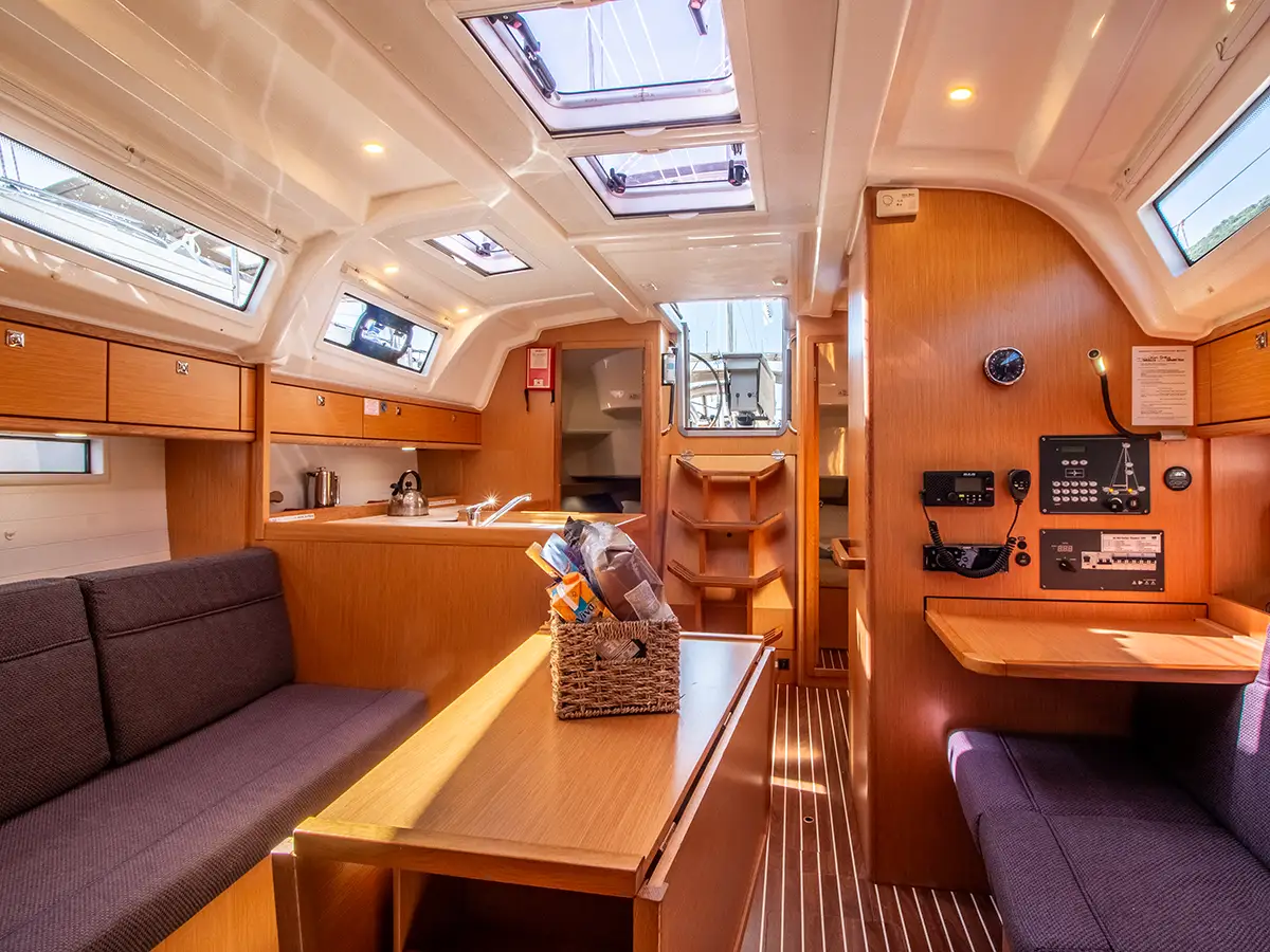 Bavaria 37