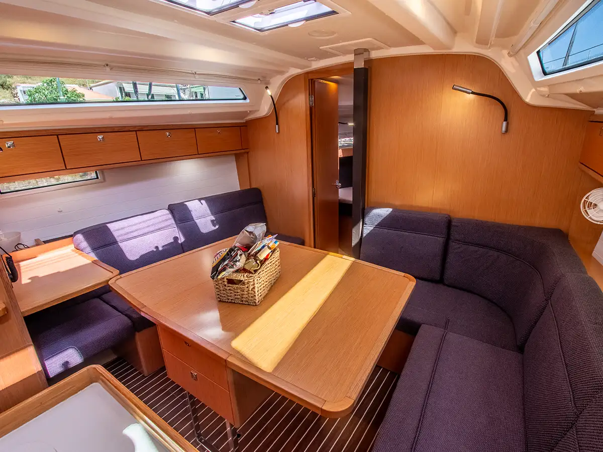 Bavaria 37