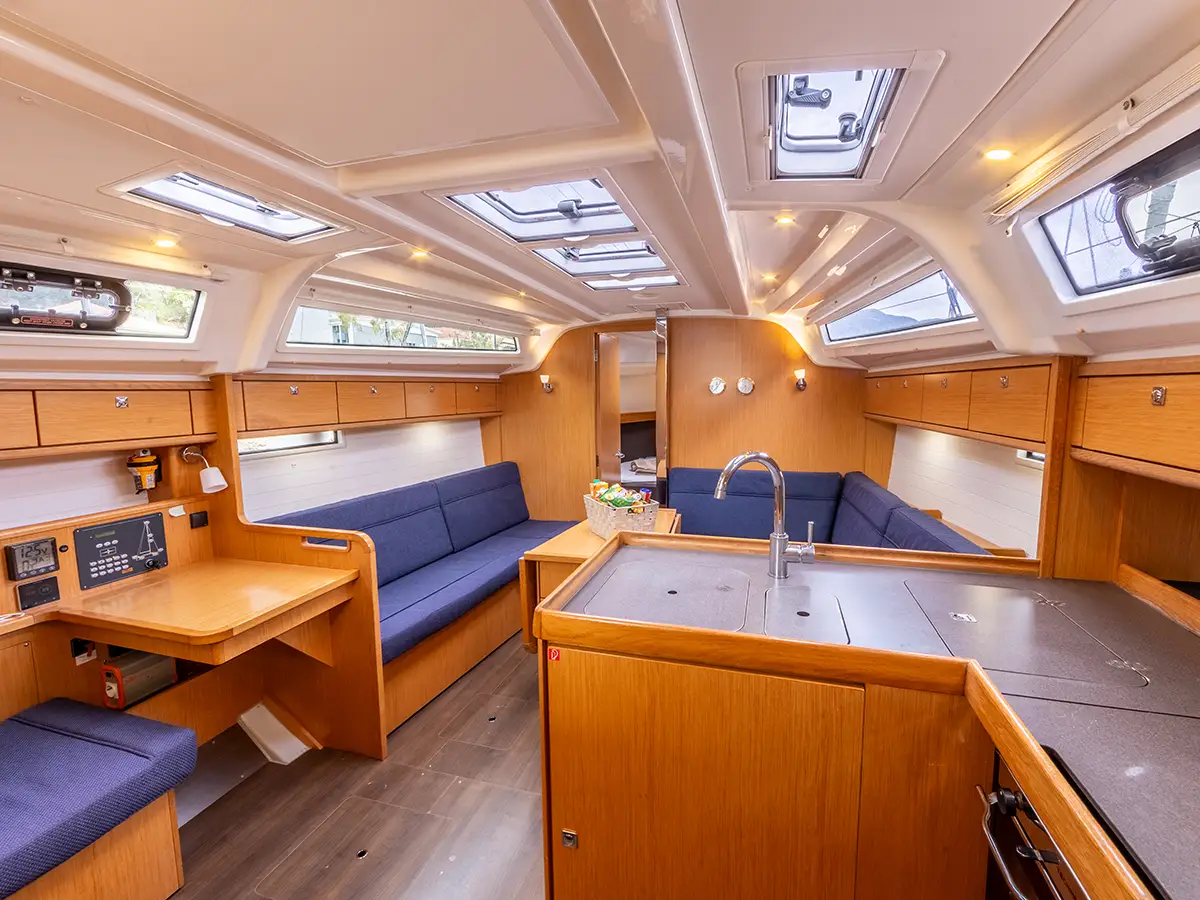 Bavaria 37