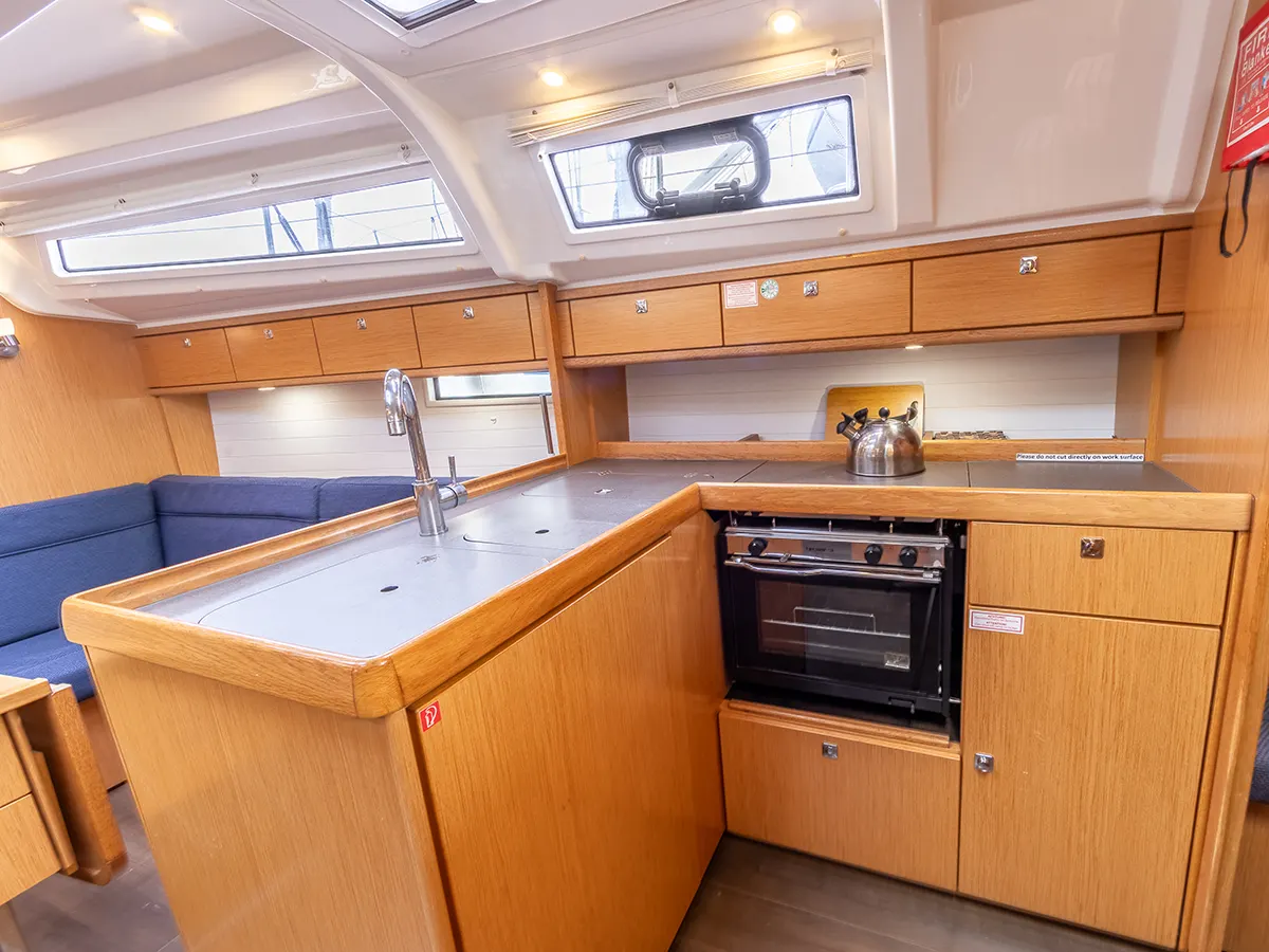 Bavaria 37