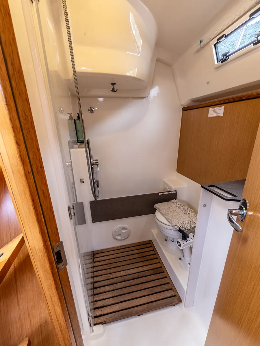 Bavaria 37