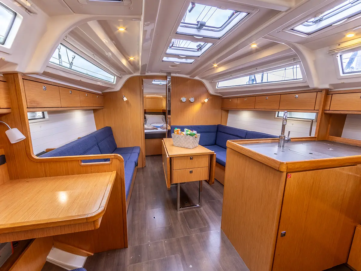 Bavaria 37