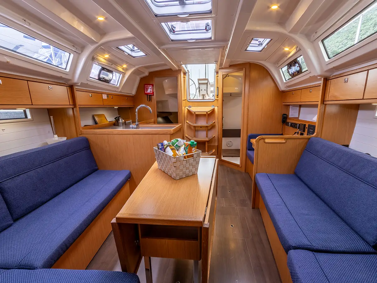 Bavaria 37