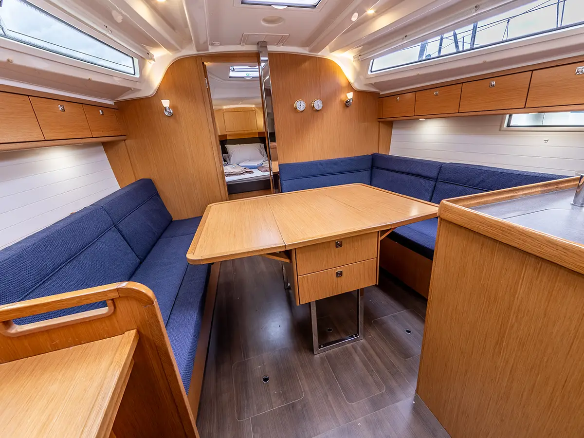 Bavaria 37